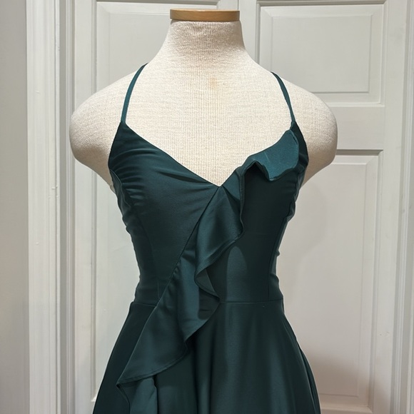 Lulus sz S emerald green long formal/prom/wedding satiny ruffled dress NWT - Picture 4 of 12